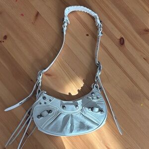 Balenciaga Chic White Leather Shoulder Bag